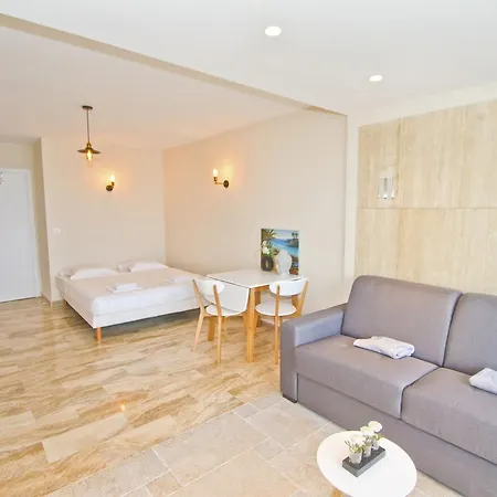 Promenade - Cosy Sea Front Apartament *